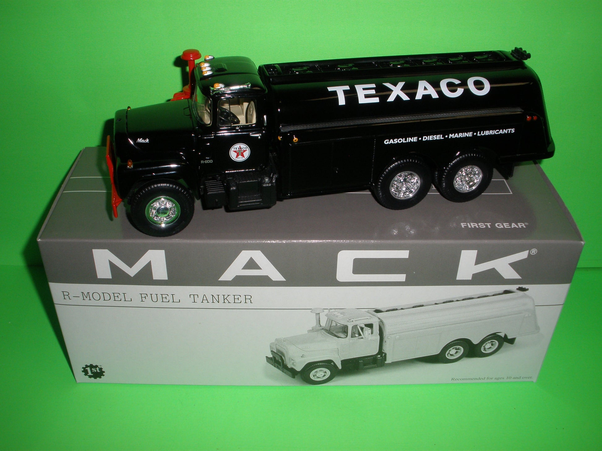 Texaco 1966 Mack R-Model Fuel Tanker Truck