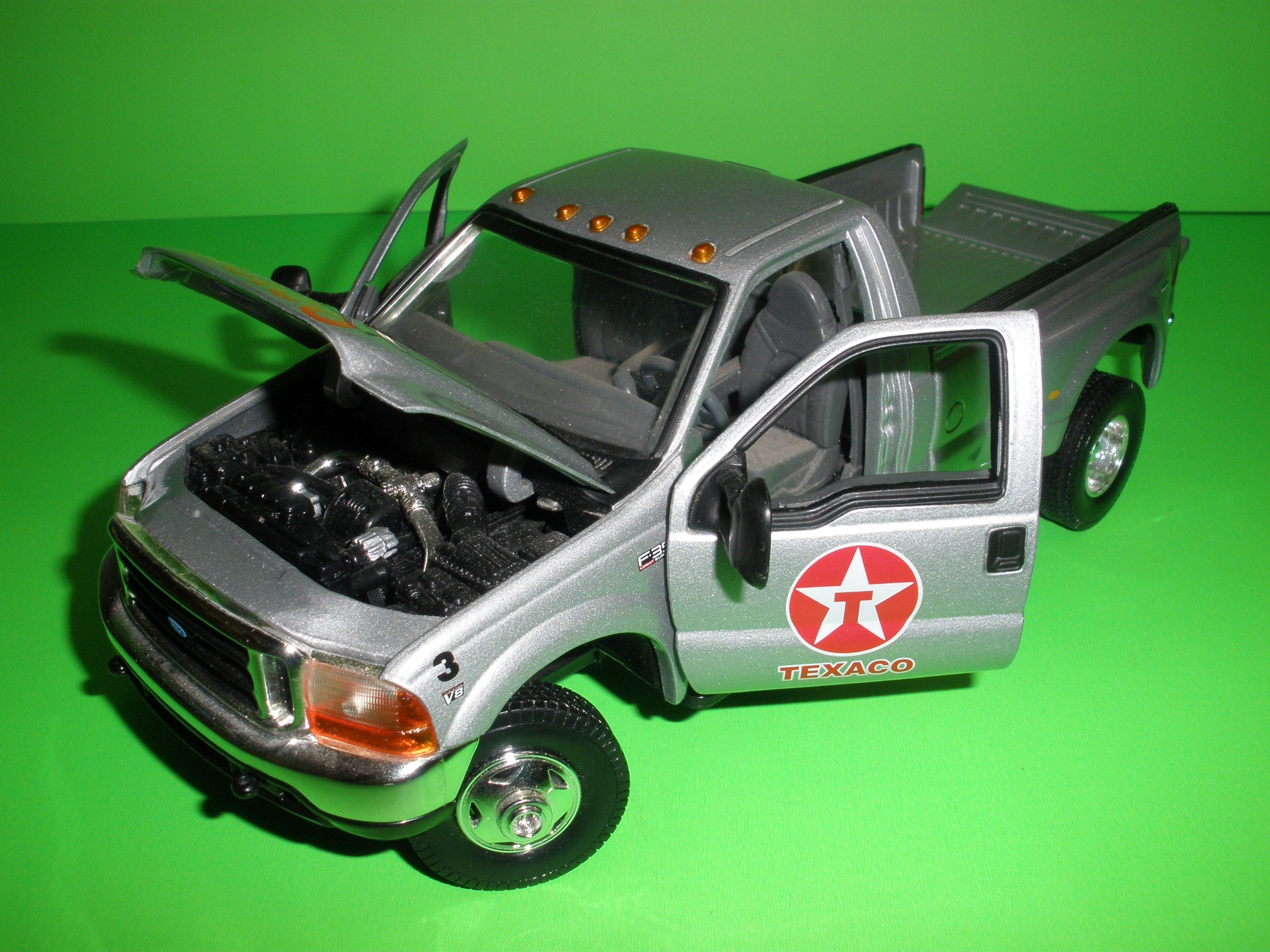 Texaco 1999 Ford F-350 Dually Pickup Truck