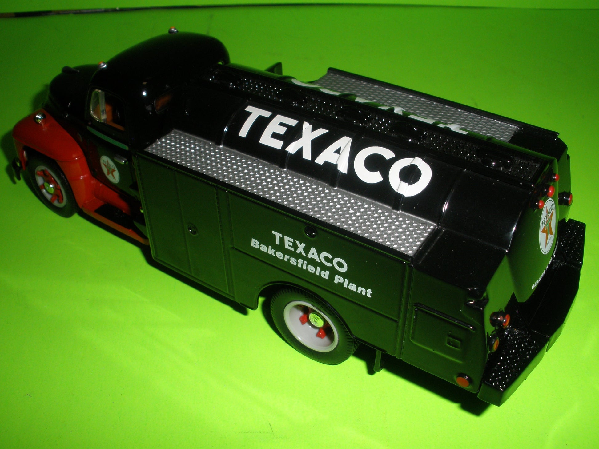 Texaco Bakersfield Plant 1955 Diamond T Tanker Truck Refinery Series