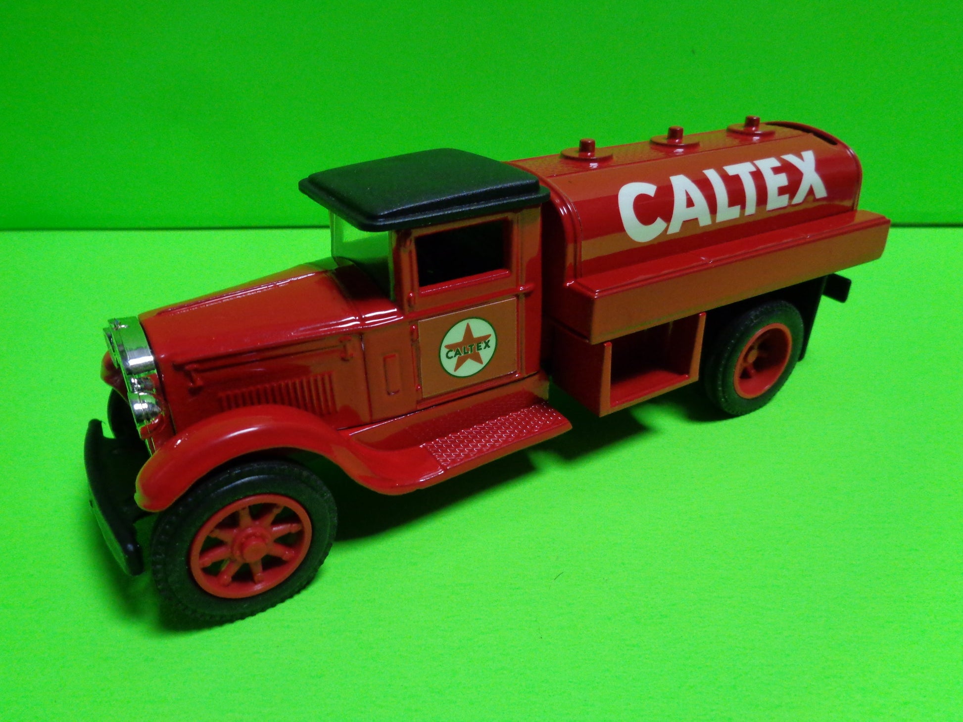 Texaco Caltex 1929 International Tanker Truck Red