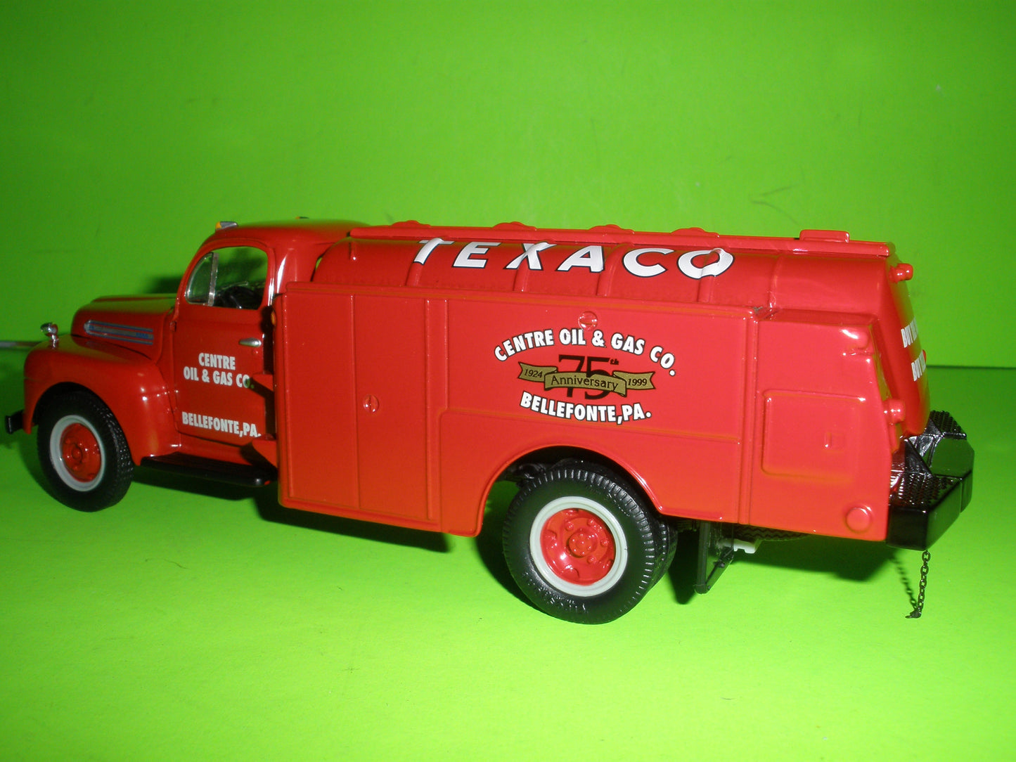 Texaco Centre Oil 1951 Ford Tanker Truck Anniversary Series