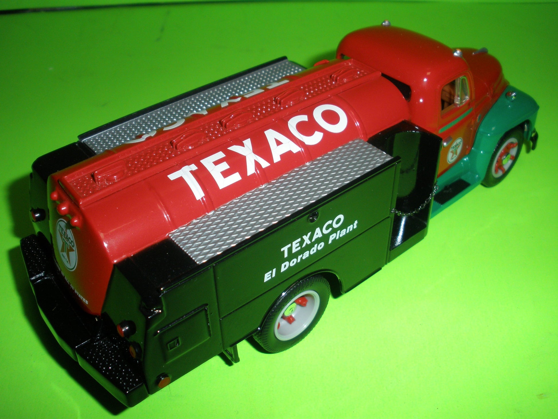 Texaco El Dorado Plant 1955 Diamond T Tanker Truck Refinery Series