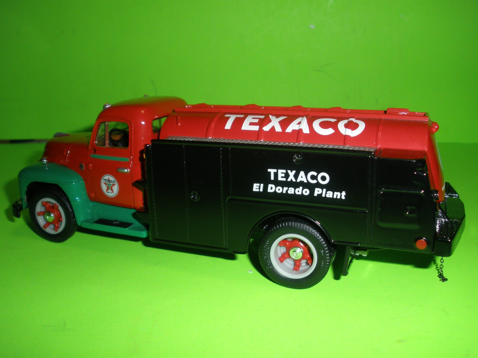 Texaco El Dorado Plant 1955 Diamond T Tanker Truck Refinery Series