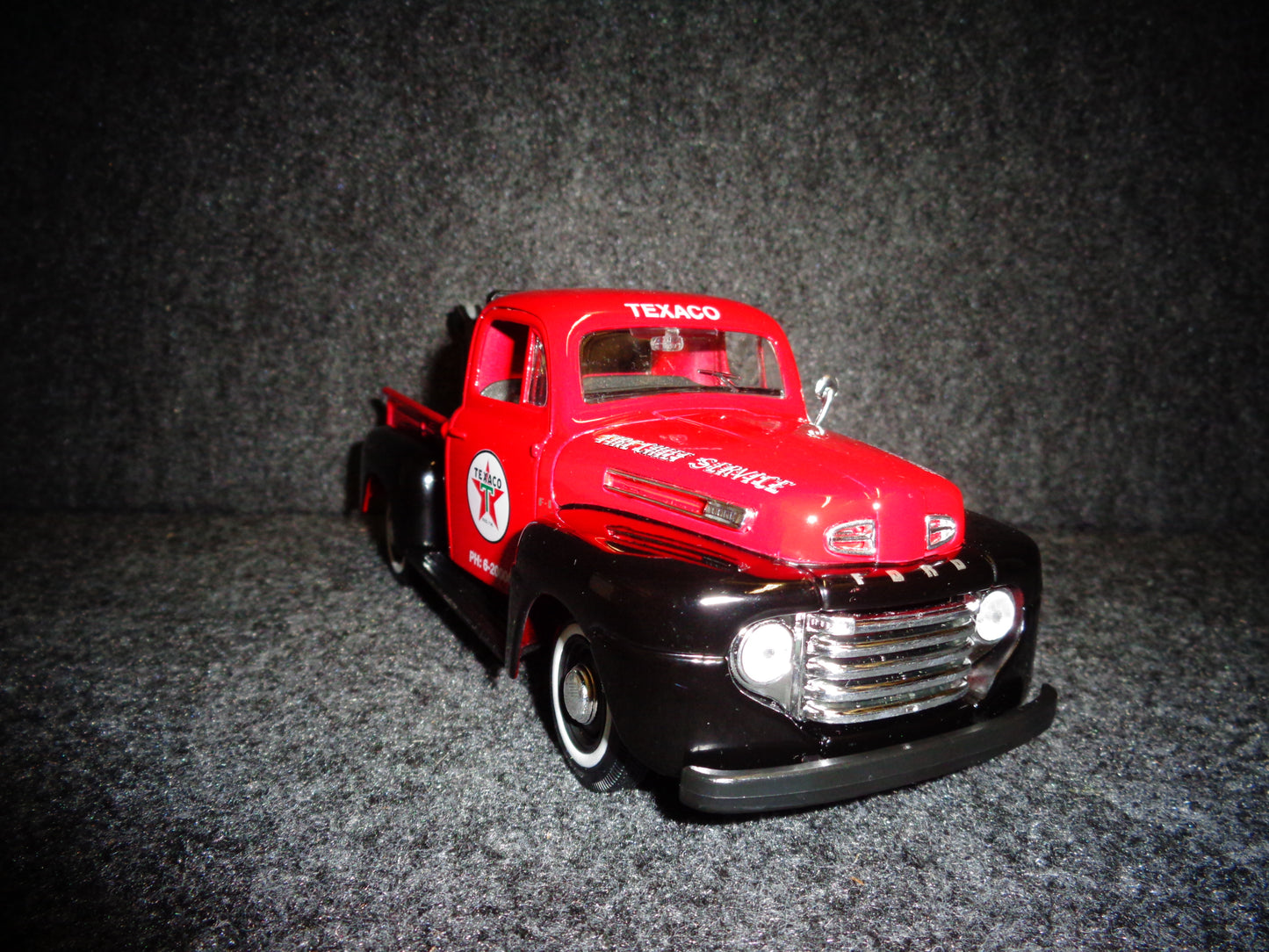 Texaco Fire Chief 1949 Ford F1 Tow Truck