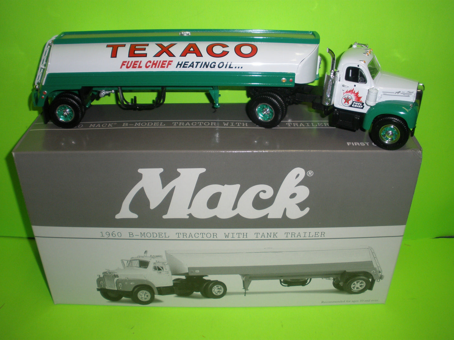 Texaco Fuel Chief 1960 Mack B-Model Tanker Truck