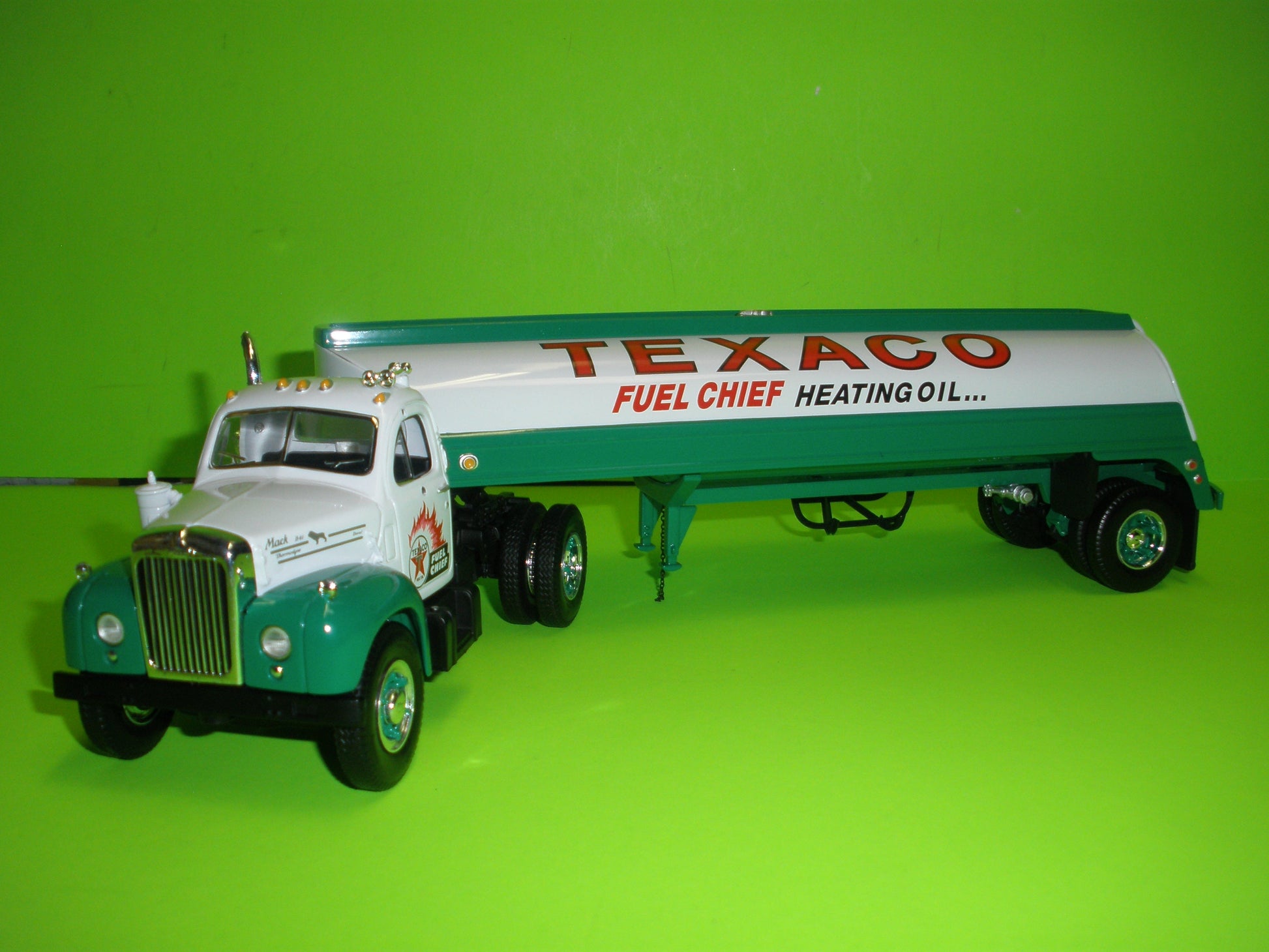 Texaco Fuel Chief 1960 Mack B-Model Tanker Truck