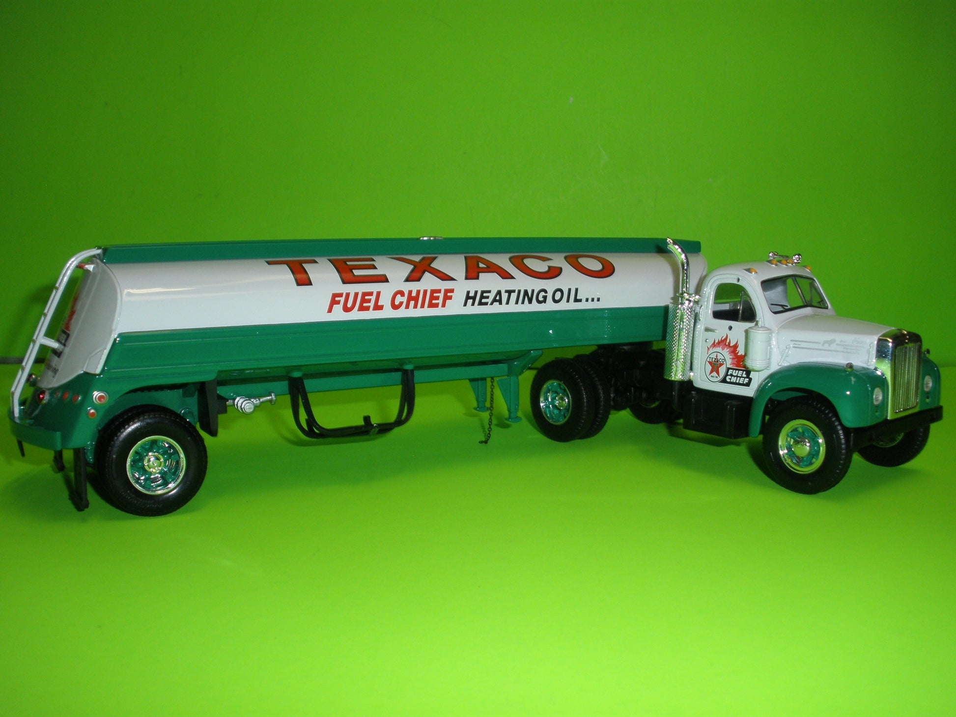 Texaco Fuel Chief 1960 Mack B-Model Tanker Truck