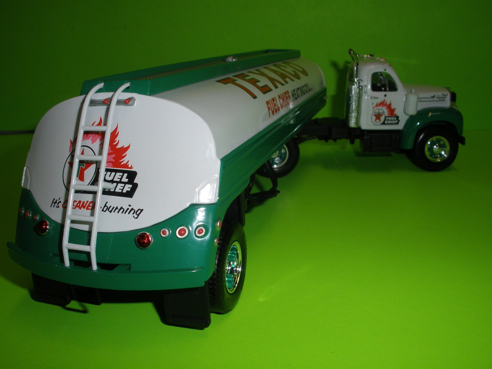 Texaco Fuel Chief 1960 Mack B-Model Tanker Truck