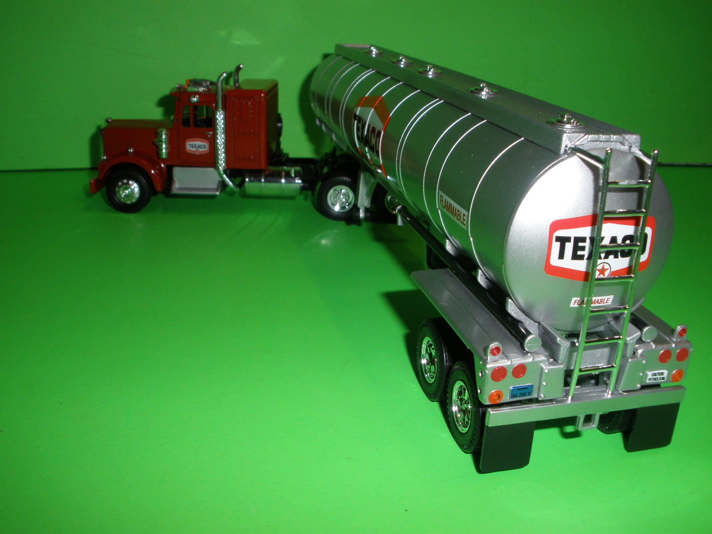 Texaco Kenworth W925 Semi Truck & Tanker Trailer