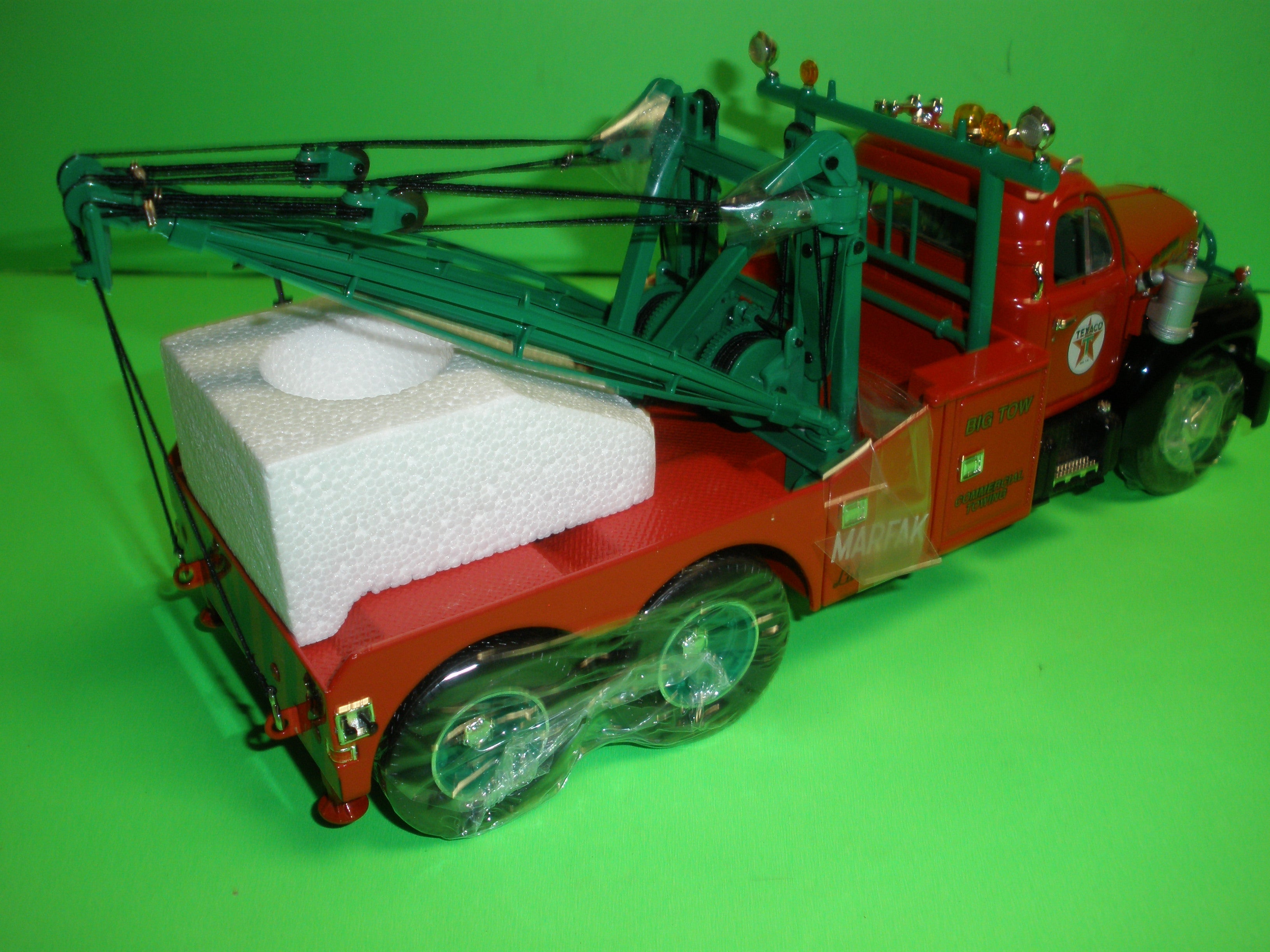 Texaco Marfak 1960 Mack Model-B61 Tow Truck