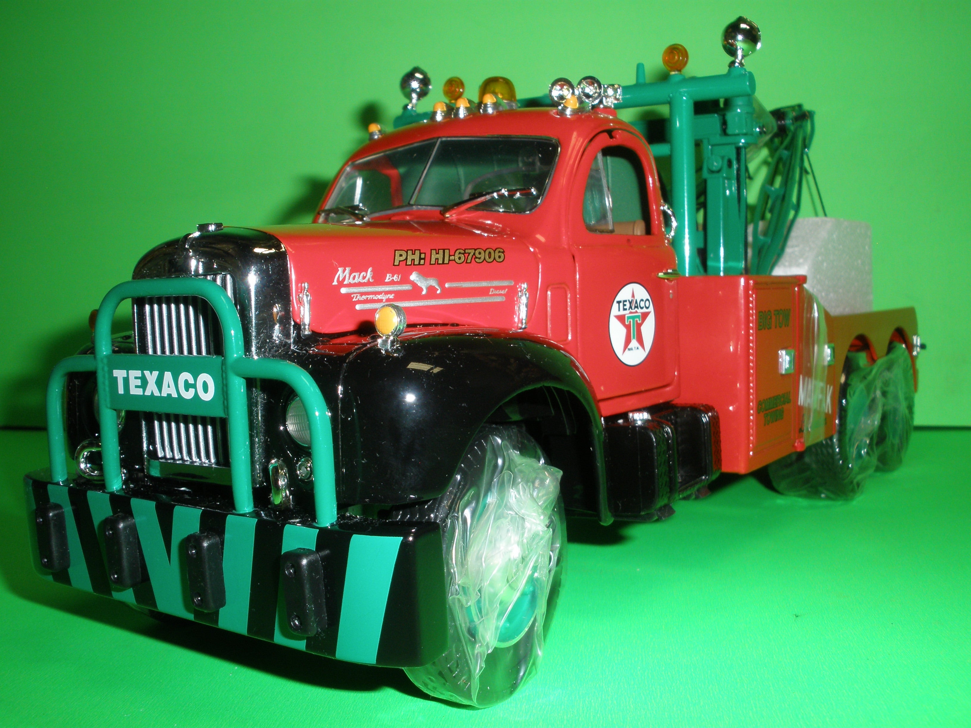 Texaco Marfak 1960 Mack Model-B61 Tow Truck