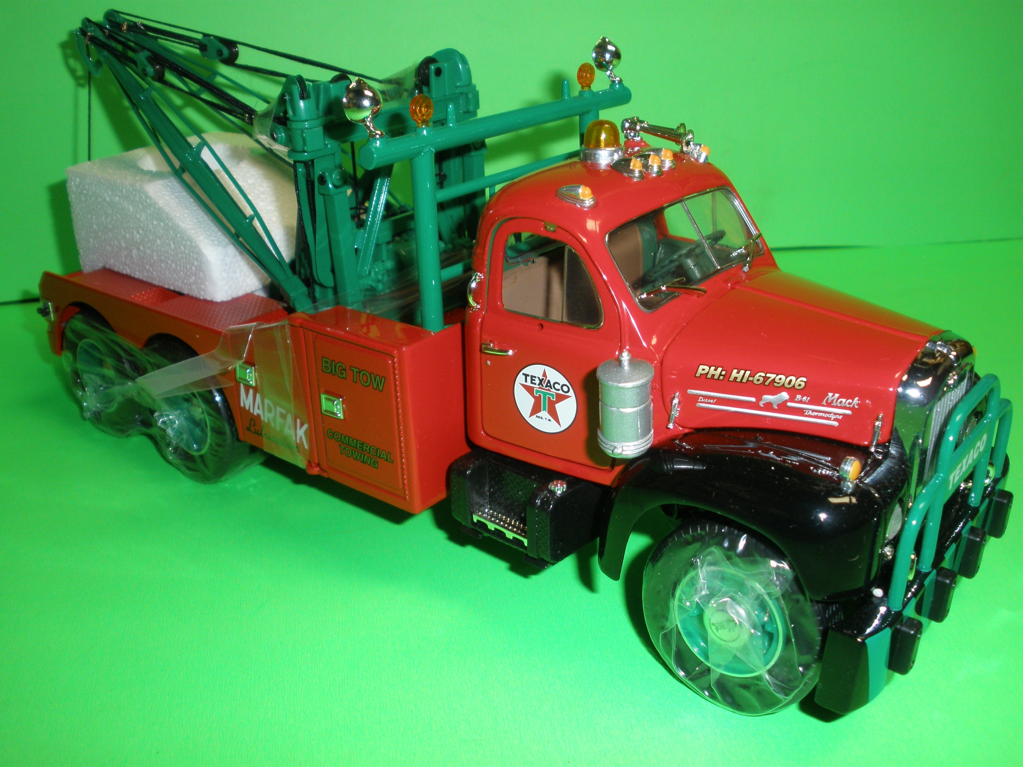 Texaco Marfak 1960 Mack Model-B61 Tow Truck