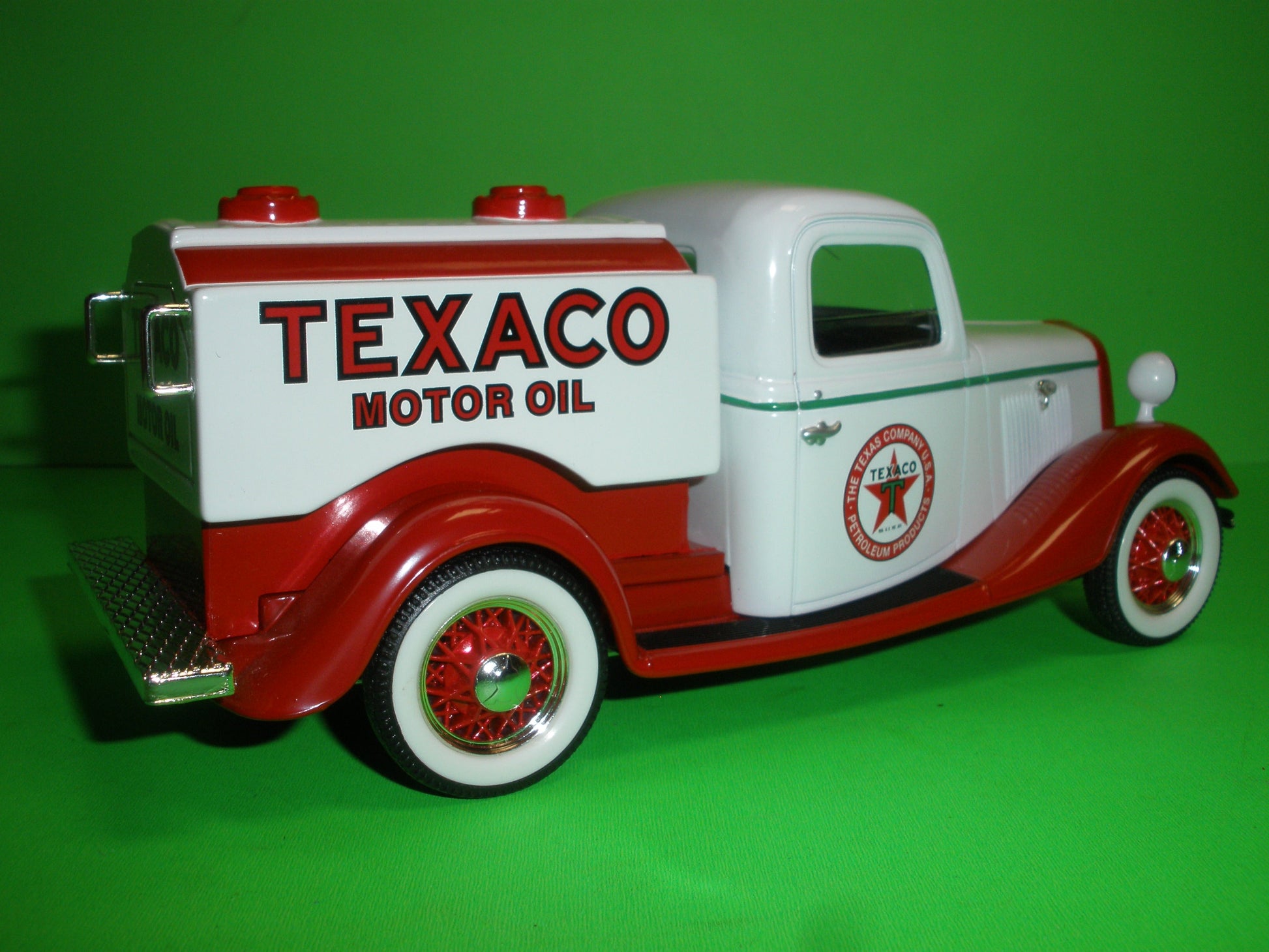 Texaco Motor Oil 1935 Ford Tanker Truck