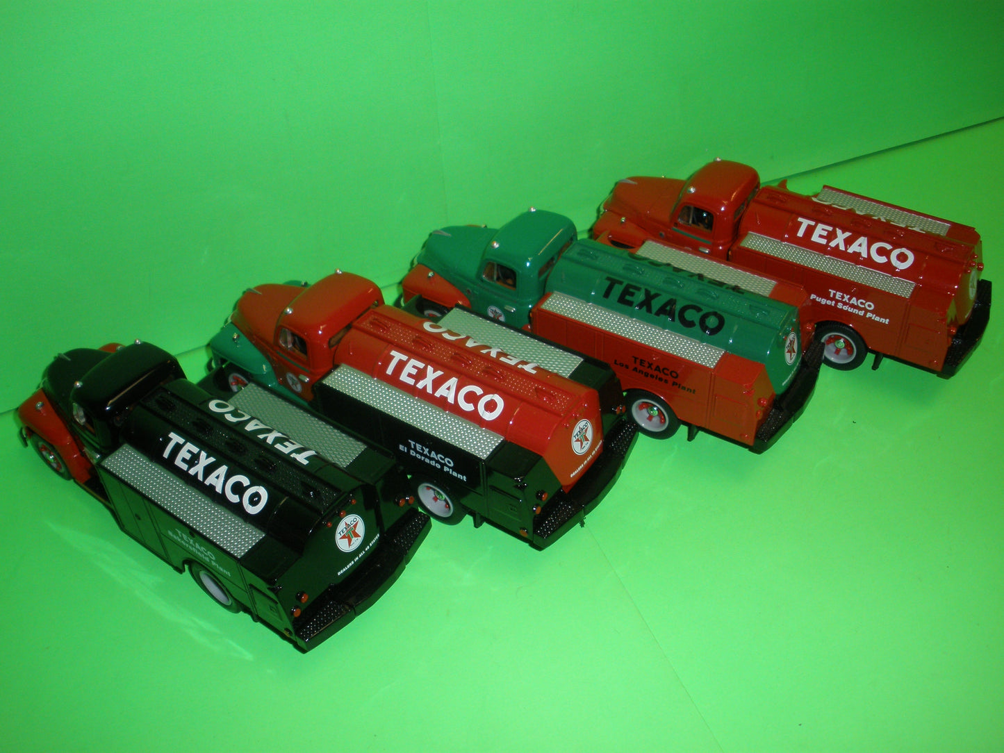 Texaco Refinery Series Set of 4 with Matching Serial Numbers - 1955 Diamond T Tanker Trucks