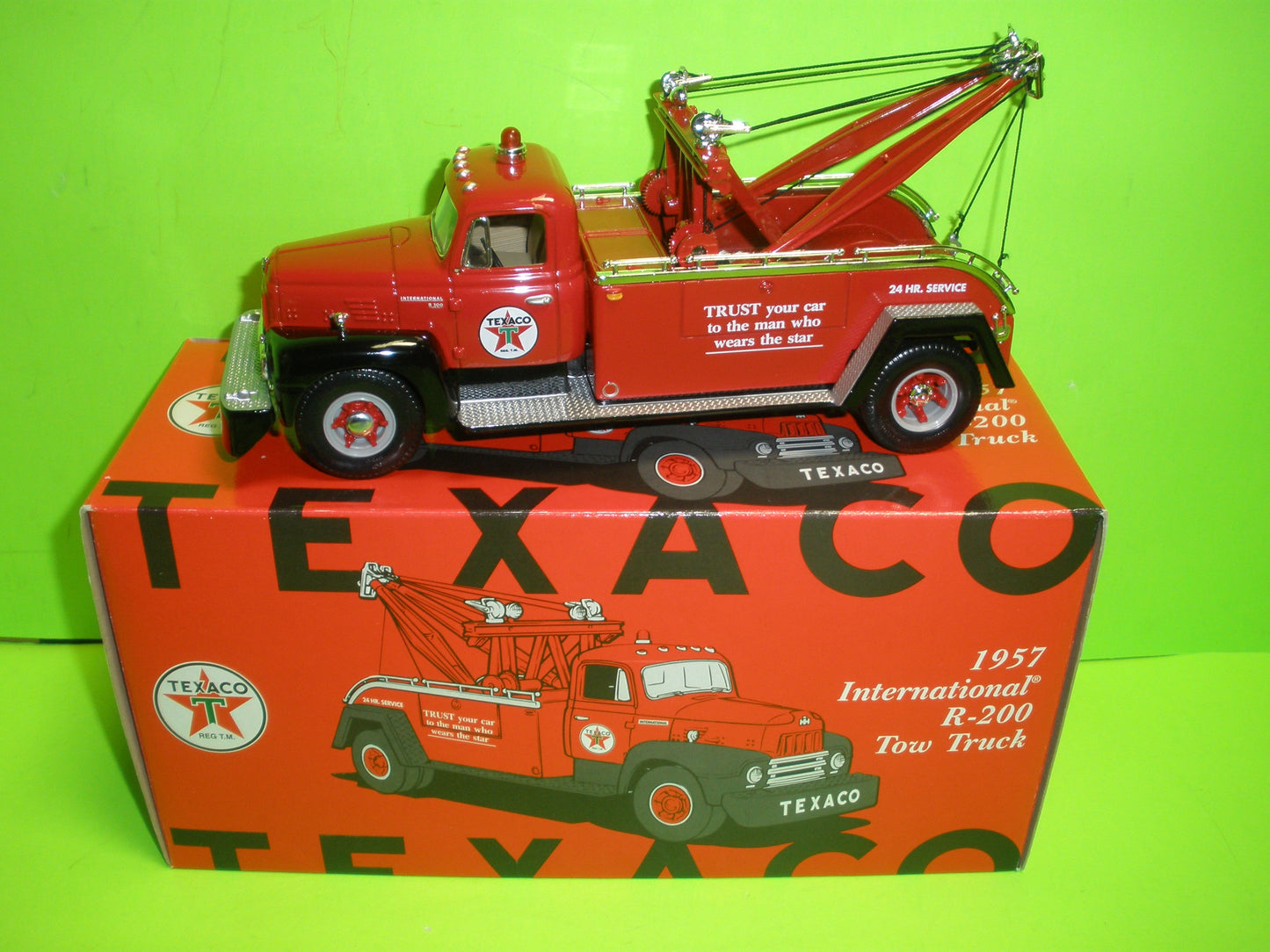 Texaco Trust Your Car 1957 International R-200 Tow Truck