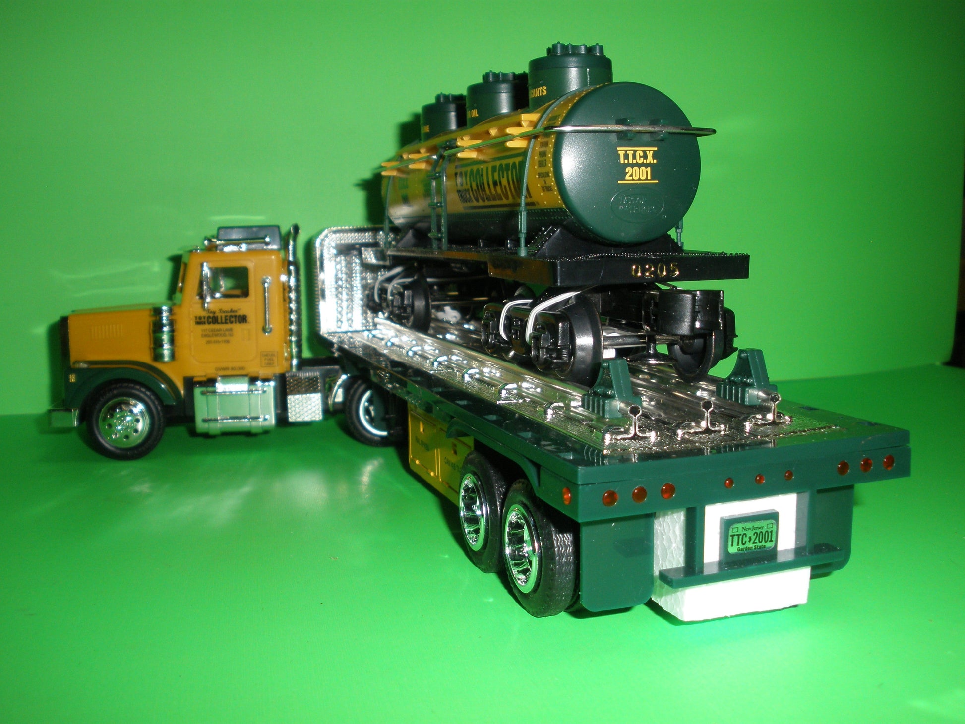 Toy Truck Collector Flatbed Truck & 3 Dome Train Tanker Car