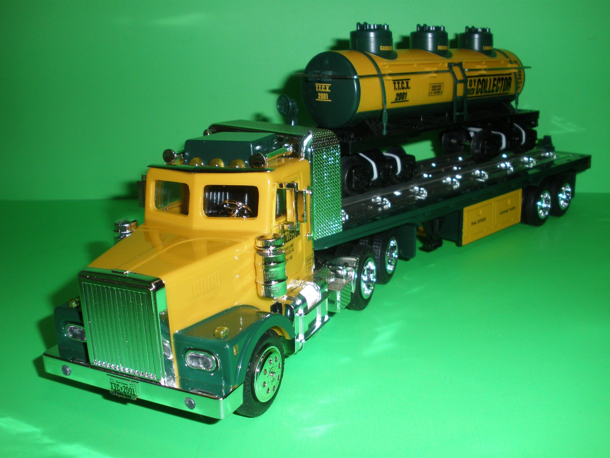 Toy Truck Collector Flatbed Truck & 3 Dome Train Tanker Car