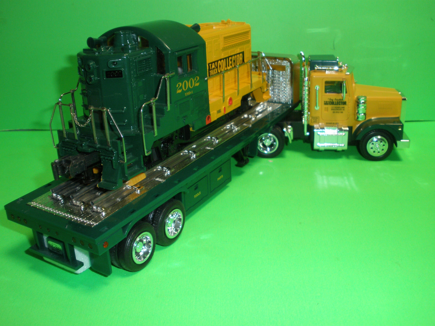 Toy Truck Collector Flatbed Truck & Powered Diesel Locomotive